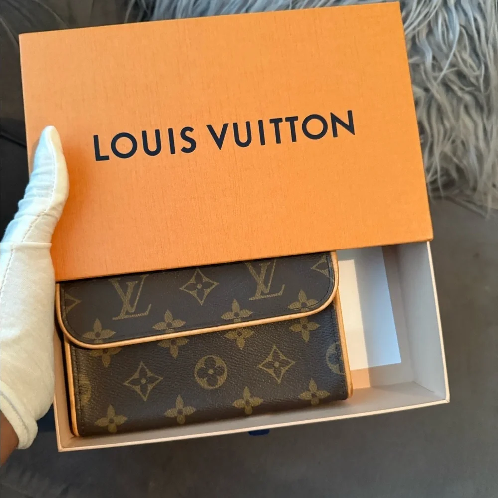 🔥Louis Vuitton Monogram Pochette Florentine date code FL0083 full inclusion🔥 - Picture 15 of 17